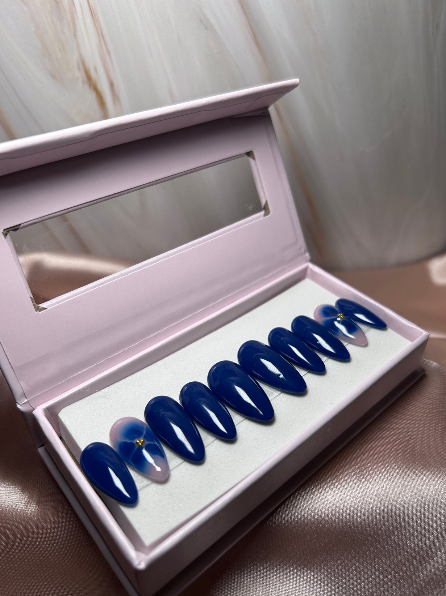 'Diana' - Navy Blooming Flower