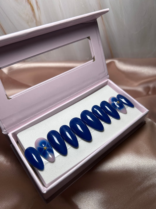 'Diana' - Navy Blooming Flower